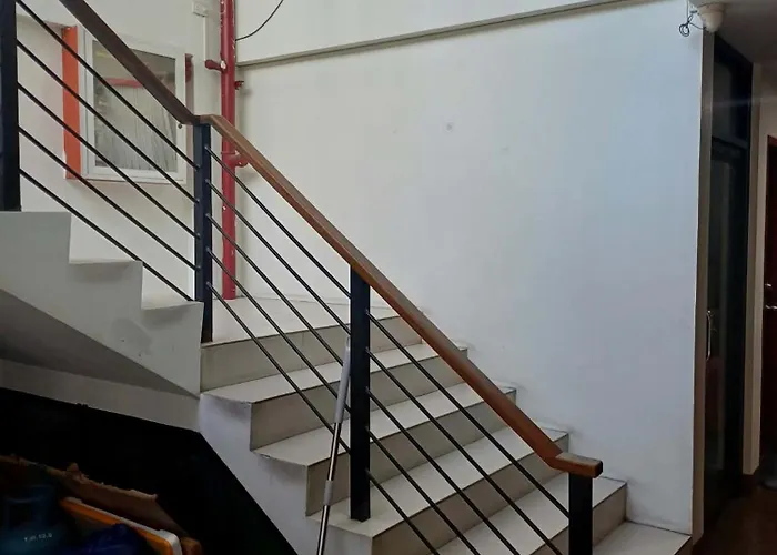 Hotel V Cloud Hills Boarding House Libertad Pasay By Reddoorz *