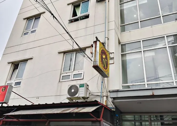 V Cloud Hills Boarding House Libertad Pasay By Reddoorz Manila