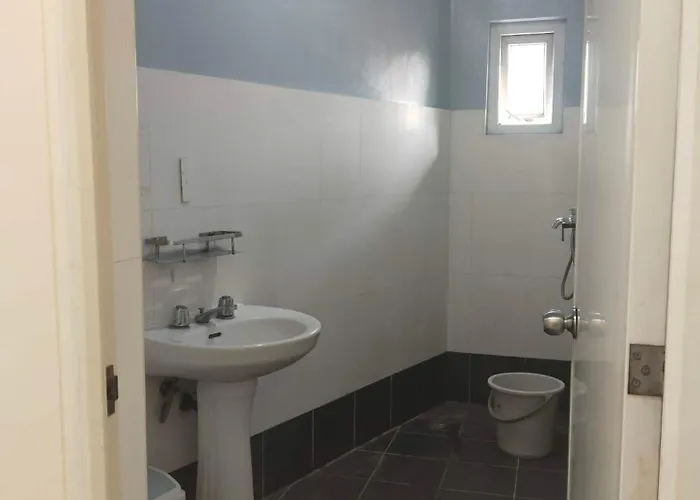 V Cloud Hills Boarding House Libertad Pasay By Reddoorz