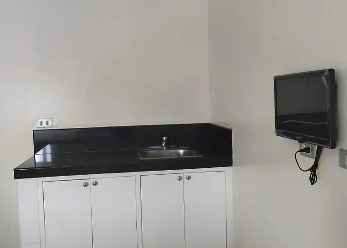 V Cloud Hills Boarding House Libertad Pasay By Reddoorz Hotel
